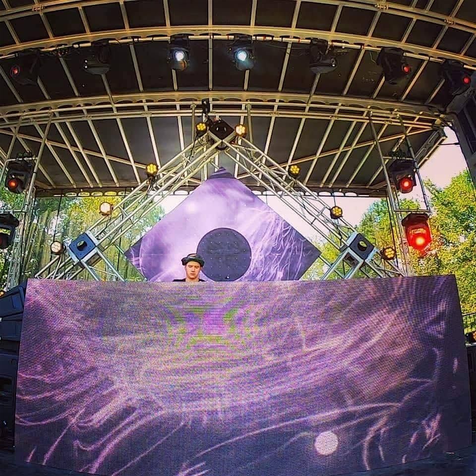 HOUSE PARTY SATURDAY w\/ MLADIC!