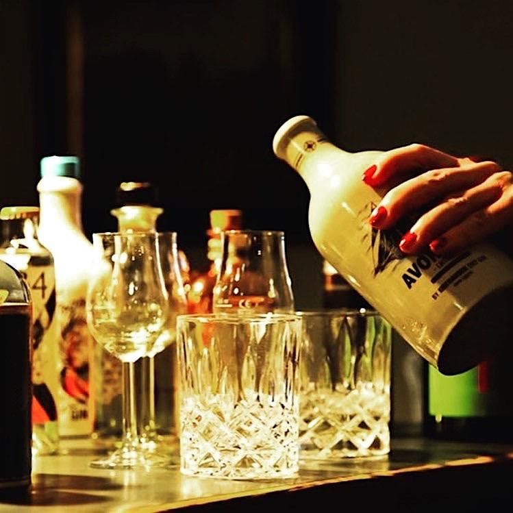 INTO THE DEEP - alles, was Ihr \u00fcber Gin wissen wollt