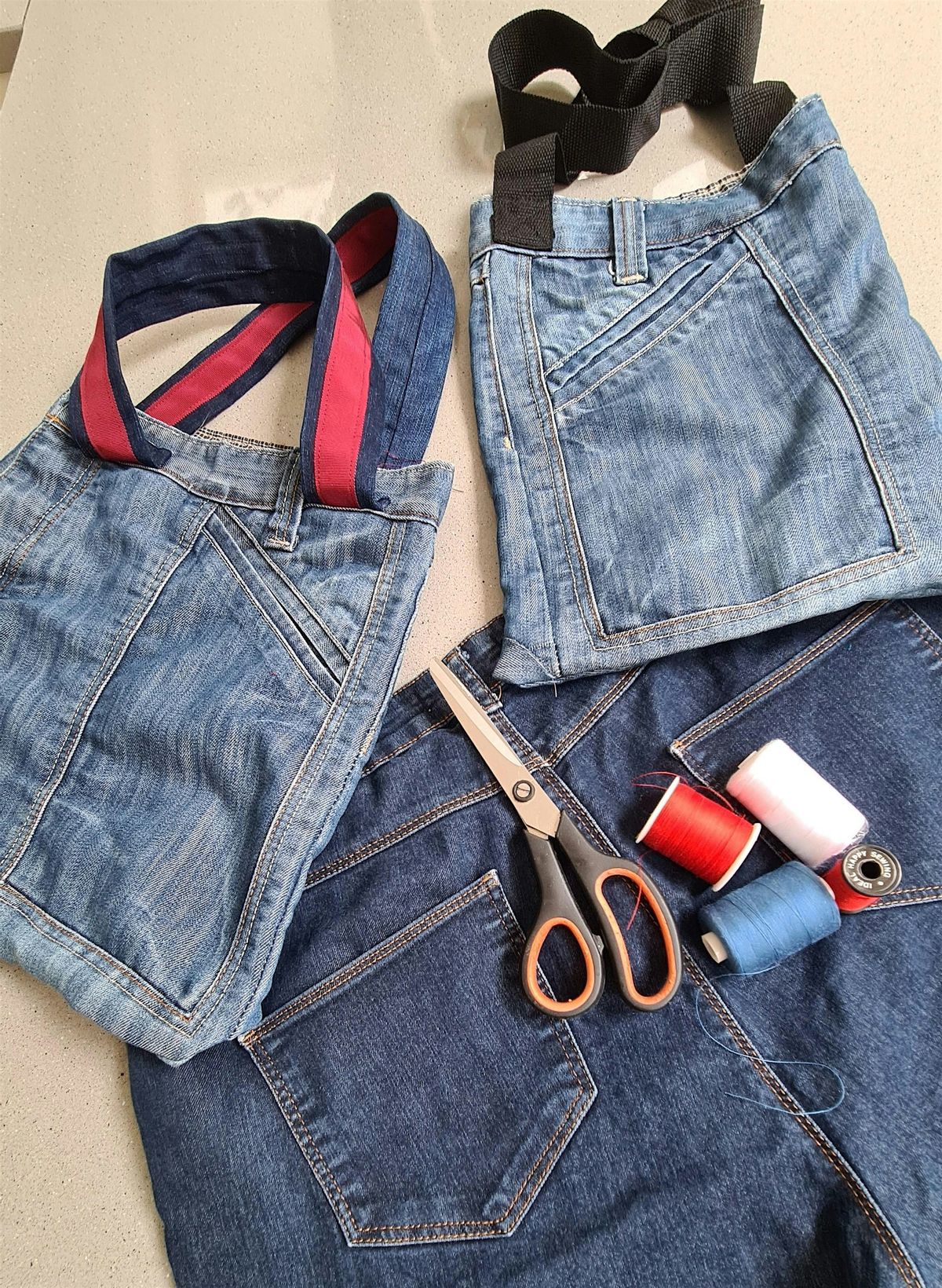 Create a stylish bag out of old jeans