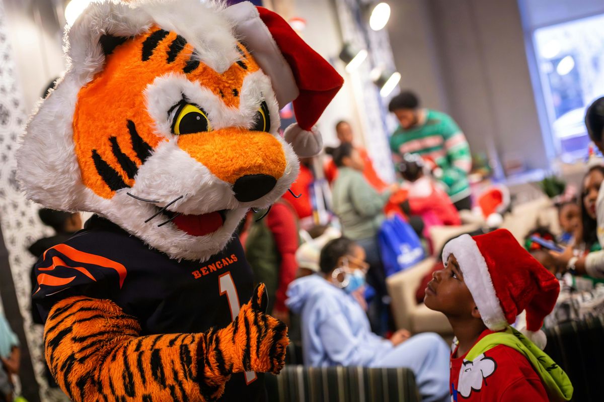 MADISONVILLE HOLIDAY TOY AND BOOK GIVEAWAY 2025