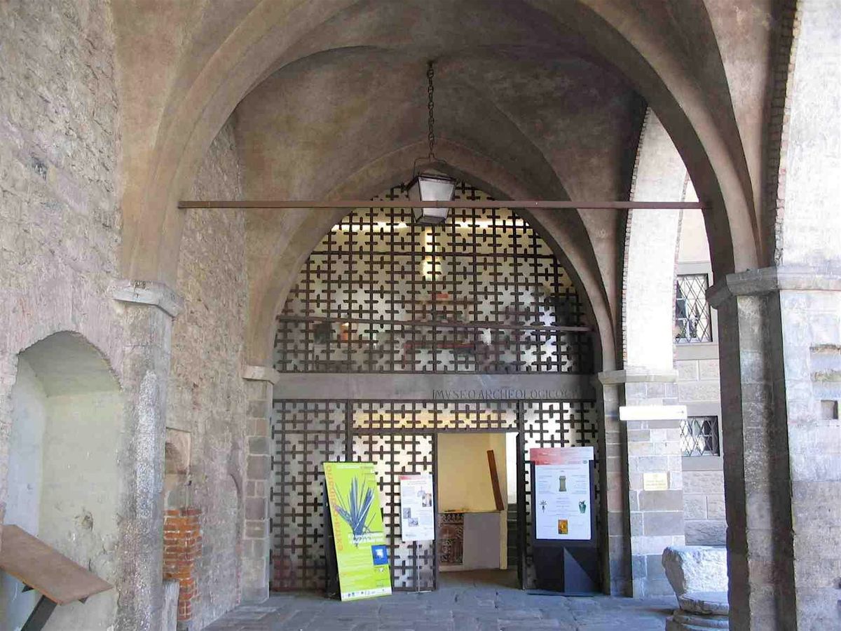 Bergamo Audio Tour: Echoes of Nobles, Monks, and Hidden Walls