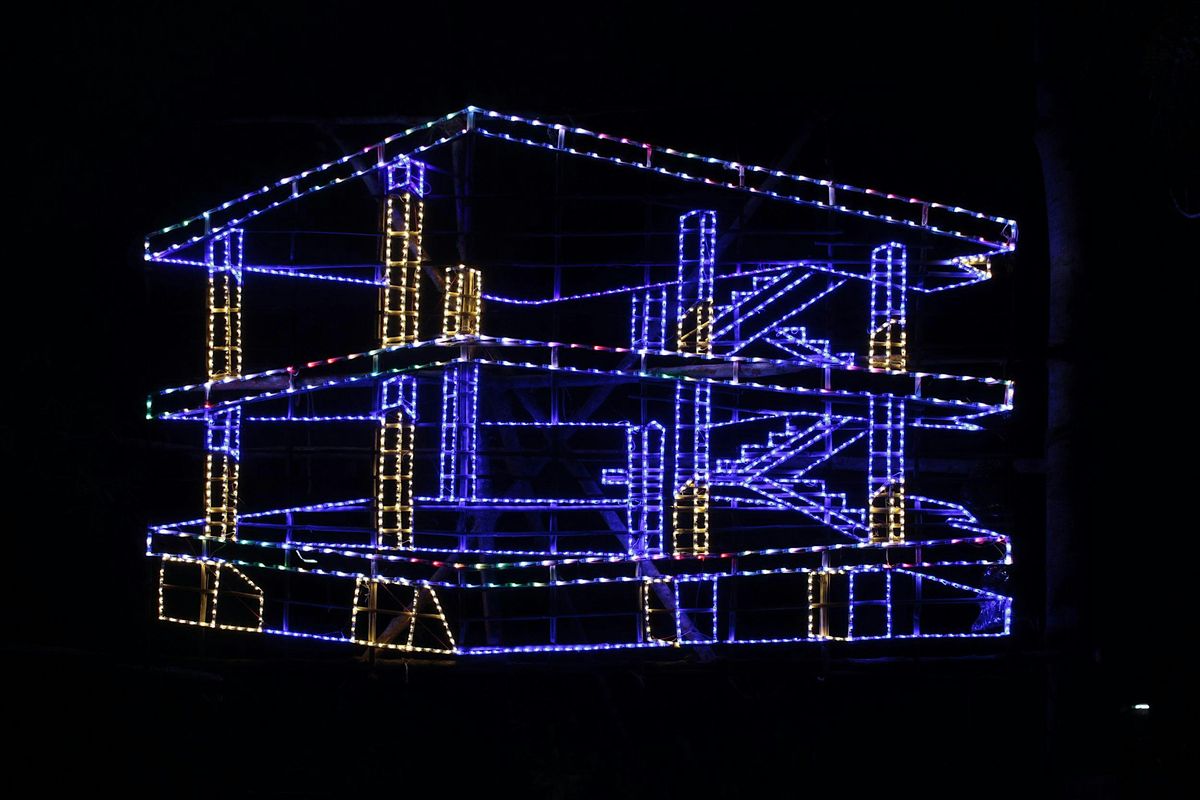 Make Your Own Festive Light Decoration