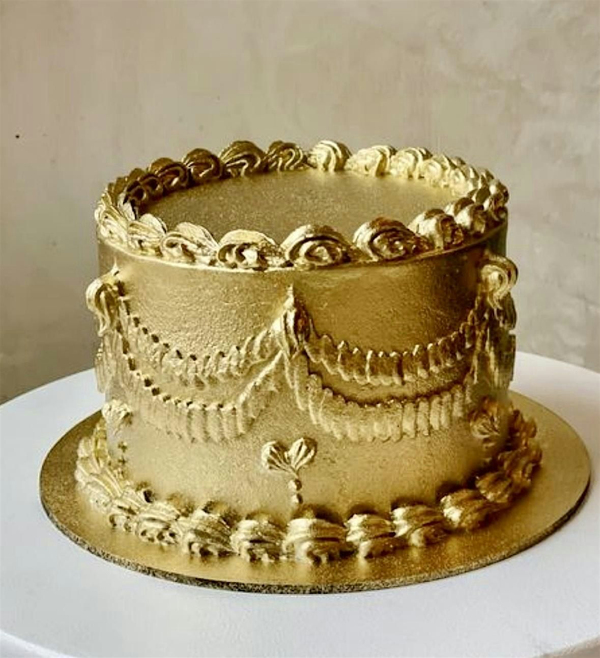 Sharp & Smooth Gold Buttercream Cake Class