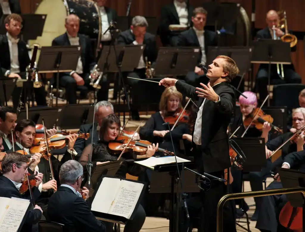 Royal Philharmonic Orchestra: Ray Chen & Vasily Petrenko