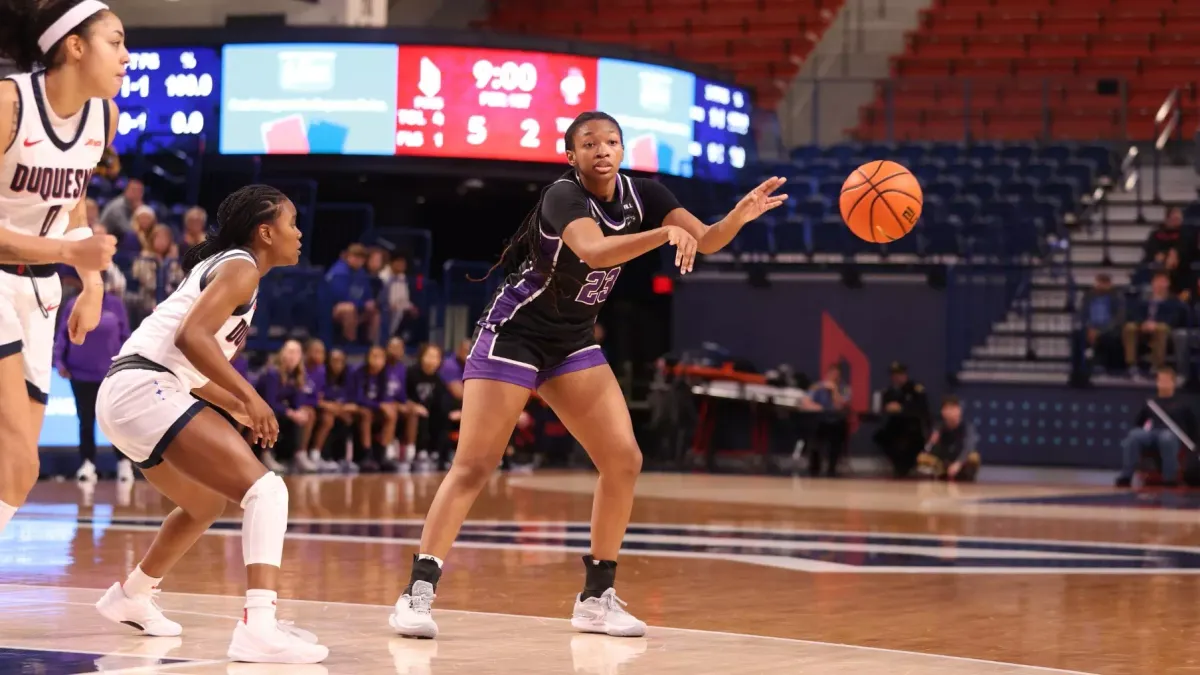 Parking Niagara Purple Eagles at Duquesne Dukes Mens Basketball