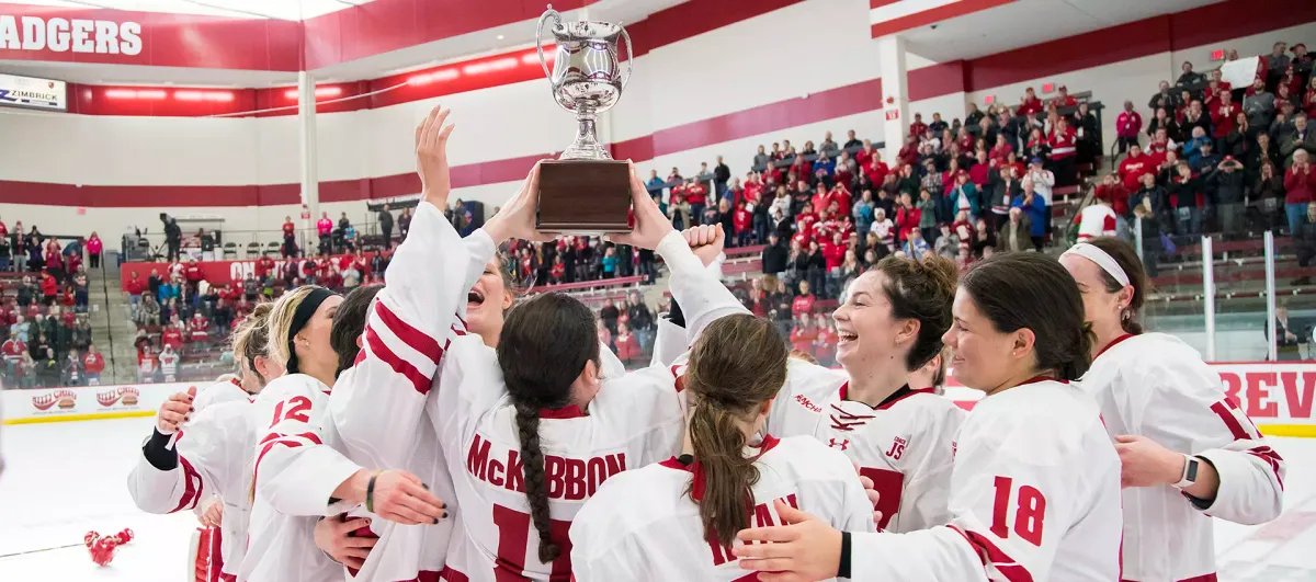 Parking Wisconsin Badgers at Minnesota Duluth Bulldogs Womens Hockey