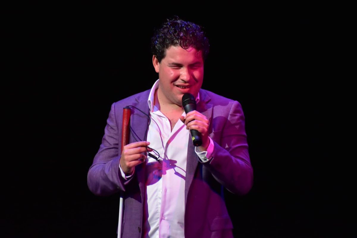 Alexis Arroyo: Ojitos De Huevo "Est\u00e1s Viendo Y No Ves!" at The Plaza Theatre Performing Arts Center