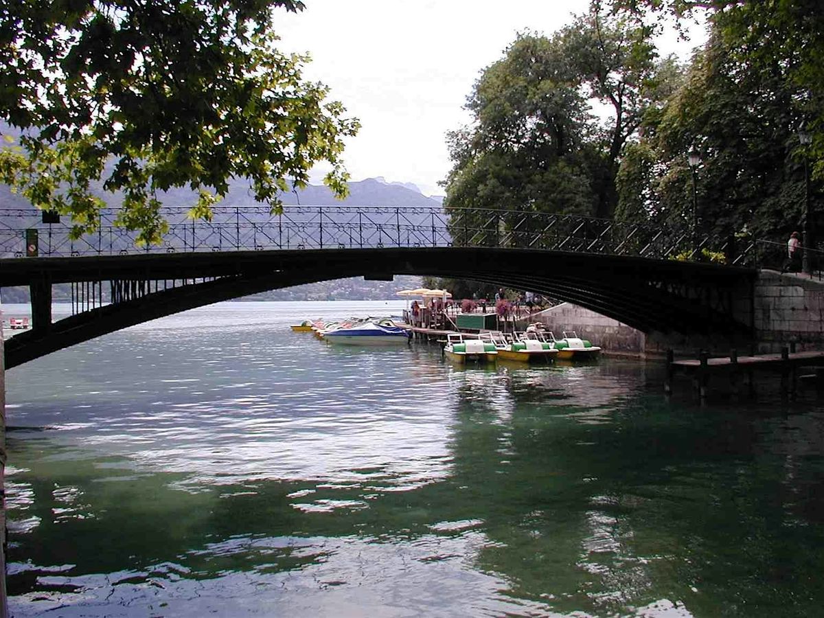 Annecy Audio Tour: Legends, Lakes, and Timeless Treasures
