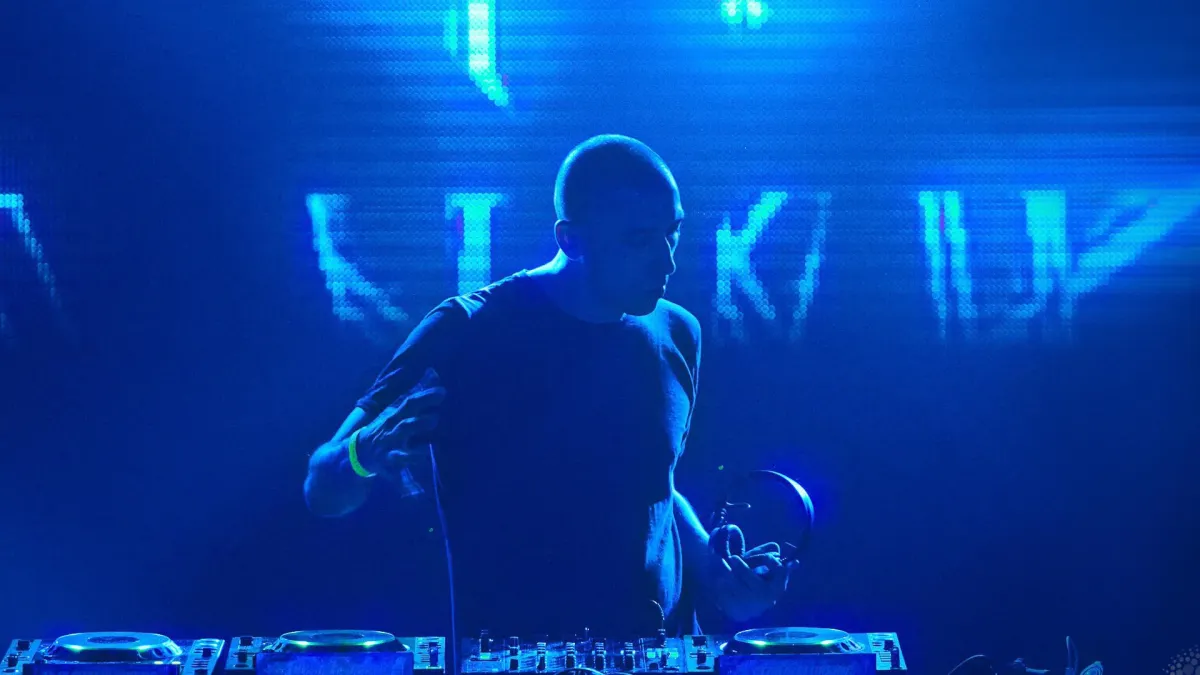 Astrix, Out of Orbit, Outsiders, Out Of Orbit, Outsiders in London