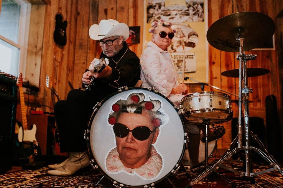 Laid Back Country Picker w/ Luna & the Mountain Jets Tribble's Bar