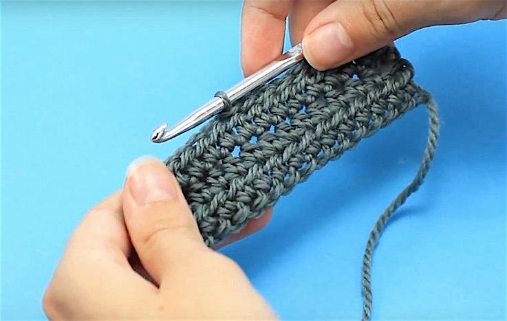 Learn to Crochet in Oak Park: Beginner Cowl Workshop at Dye Hard Yarns!