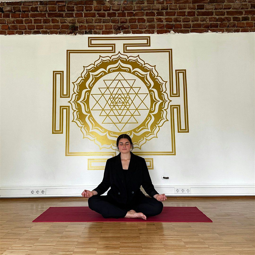 Teamevent Yoga in D\u00fcsseldorf (vor Ort oder in Ihren R\u00e4umlichkeiten)