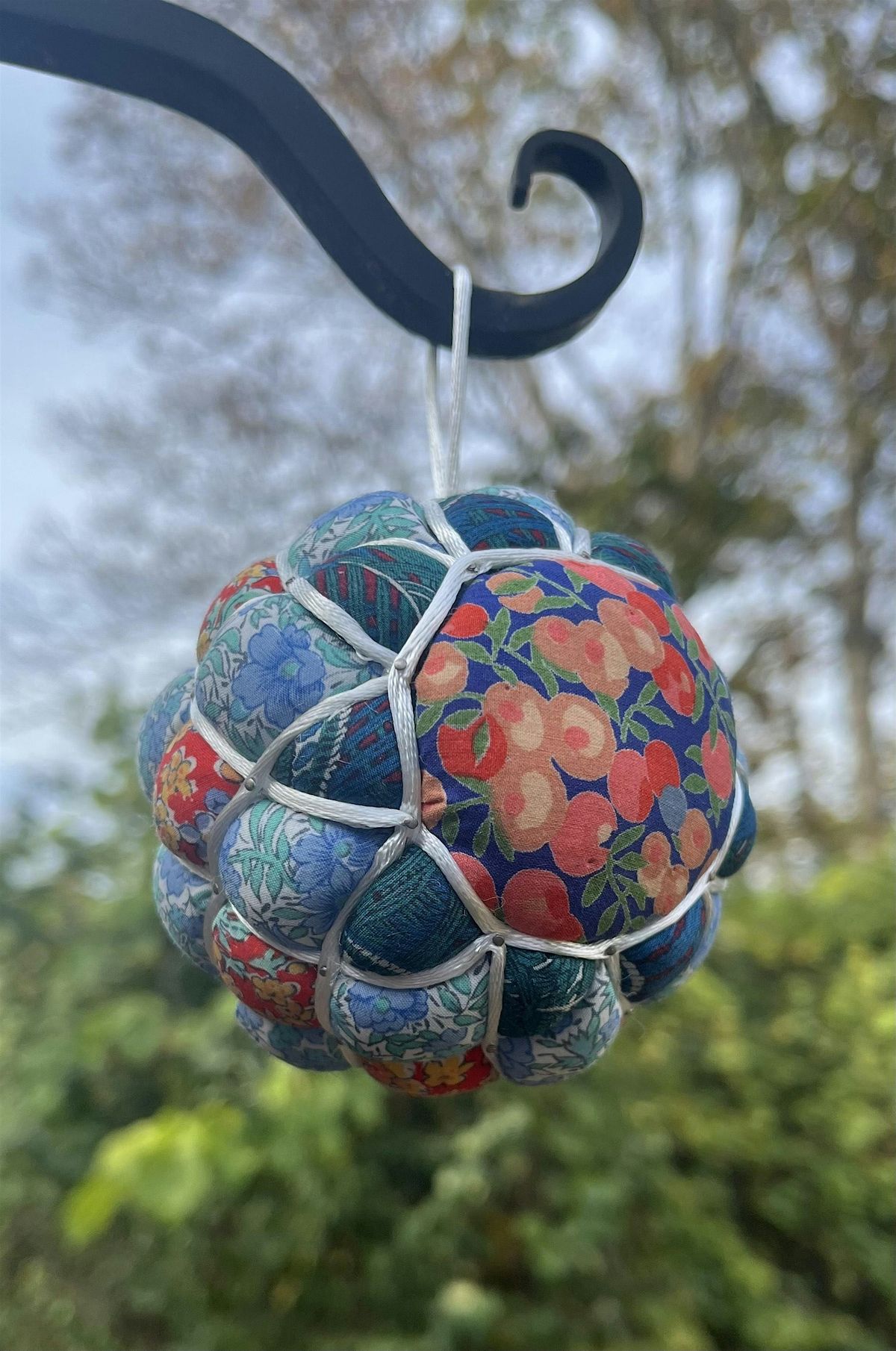 Holiday ornament Kimekomi Ball