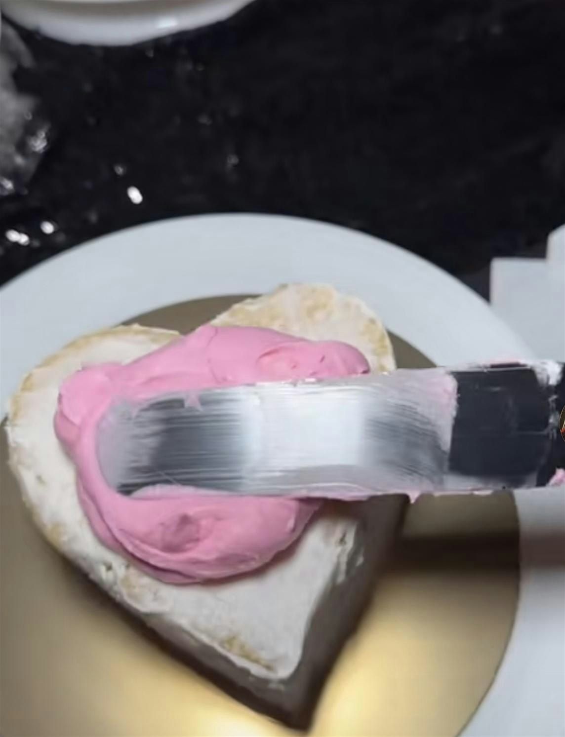 \u201cDecorate Your Heart\u201d