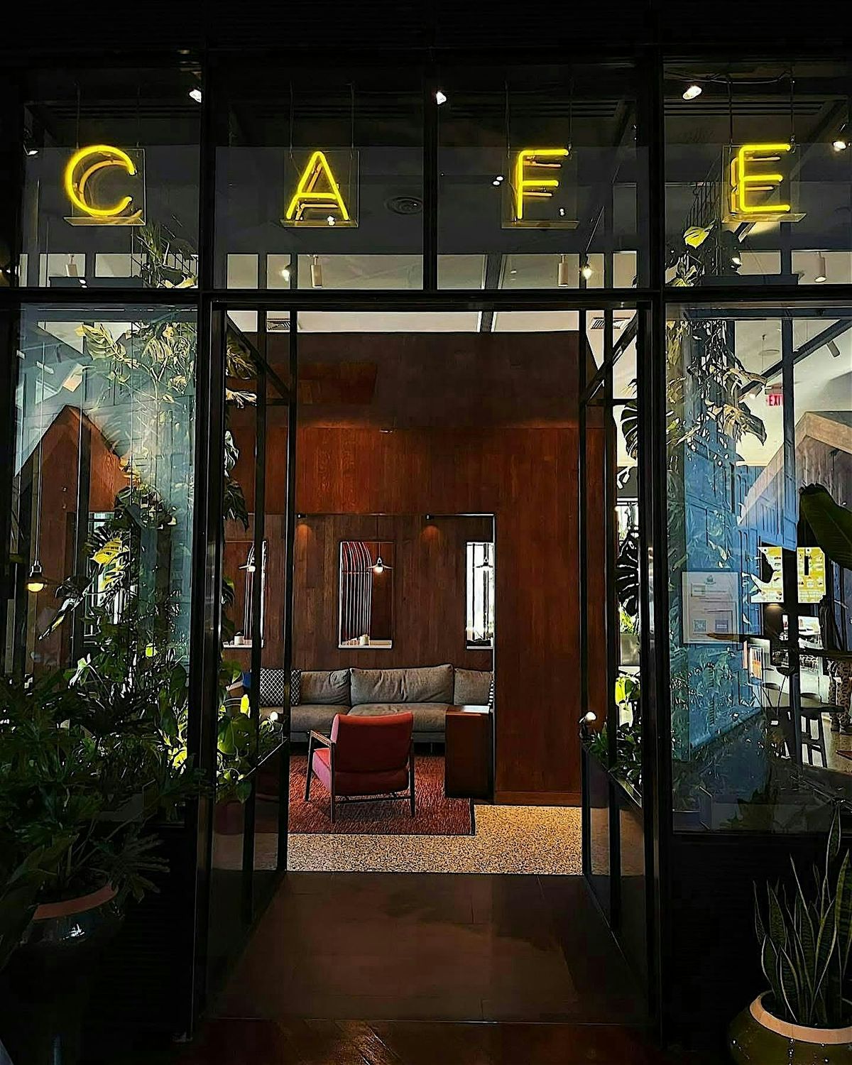 French Conversation at Canard Caf\u00e9