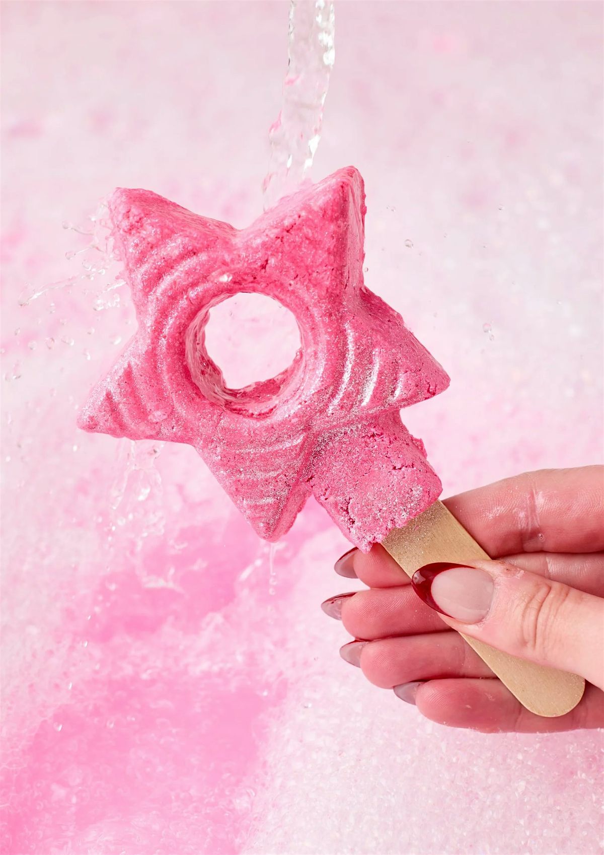 Making SNOW FAIRY WAND bubble bar at LUSH COSMETICS POOLE