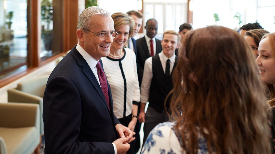 Devocional mundial para j\u00f3venes adultos