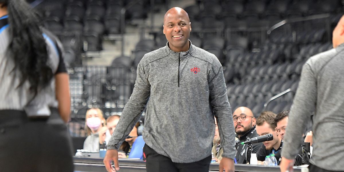 Parking Saint Mary's Gaels at California Golden Bears Womens Basketball
