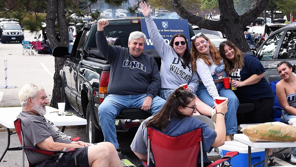 Parking New Hampshire Wildcats at Harvard Crimson Mens Basketball
