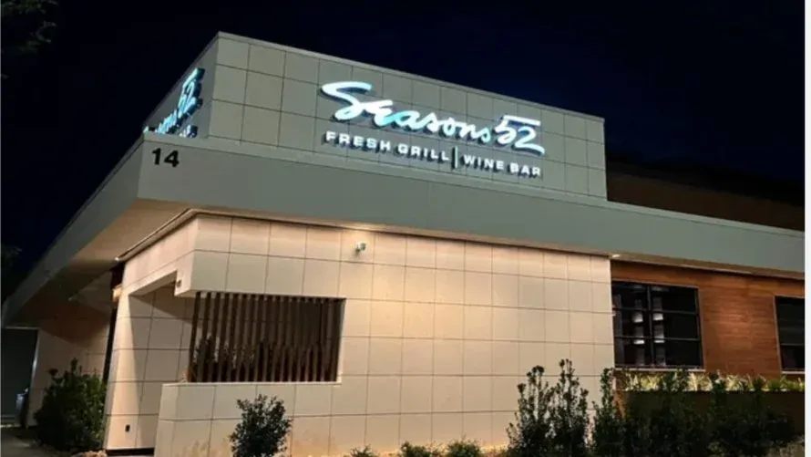 Happy Hour at Seasons 52 Wine Bar