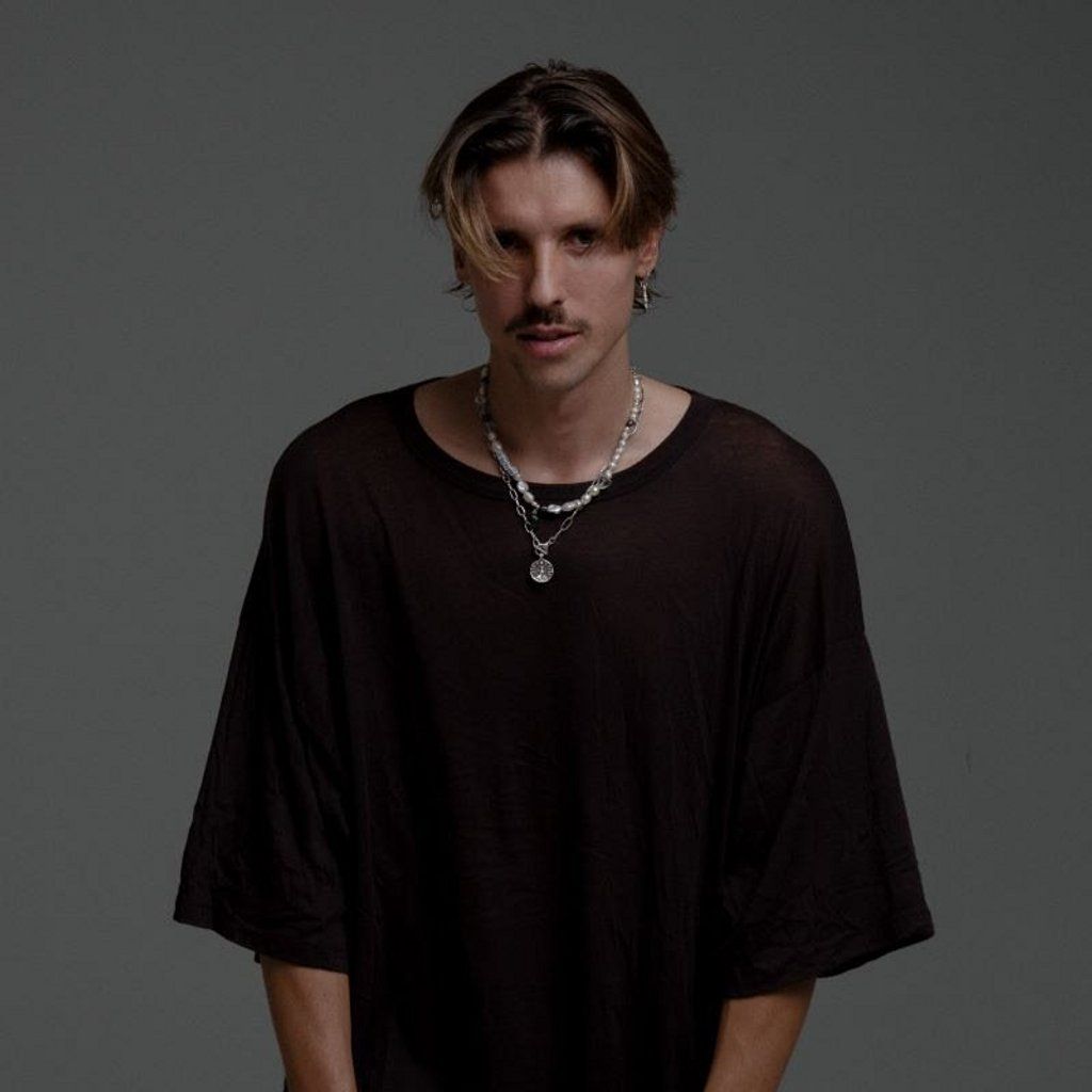 CHRIS LUNO - in the round & b2b....