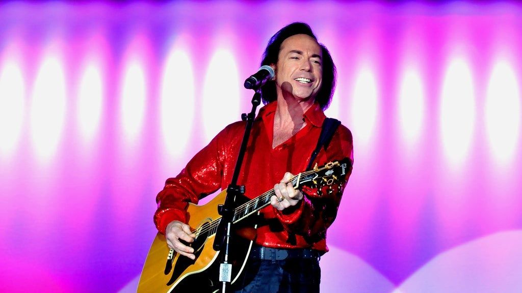 Nearly Neil & the Solitary Band - Tribute to Neil Diamond