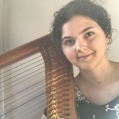 Stephanie Claussen, harpist