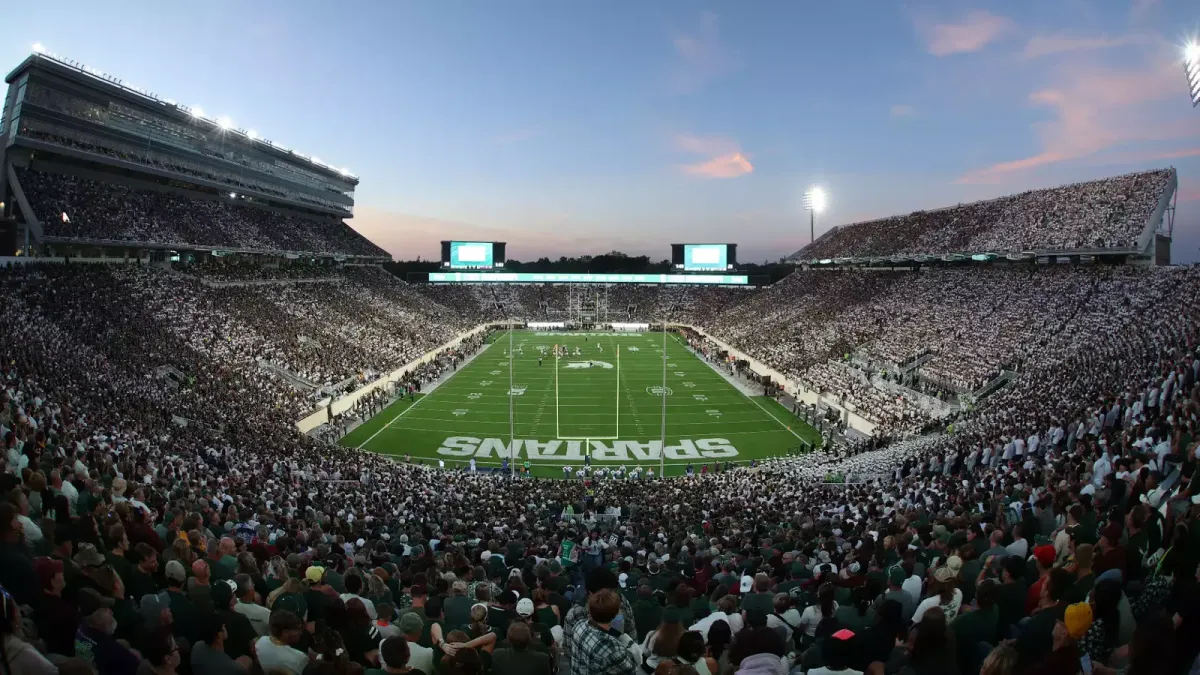 Parking UMass Minutemen at Central Michigan Chippewas Football