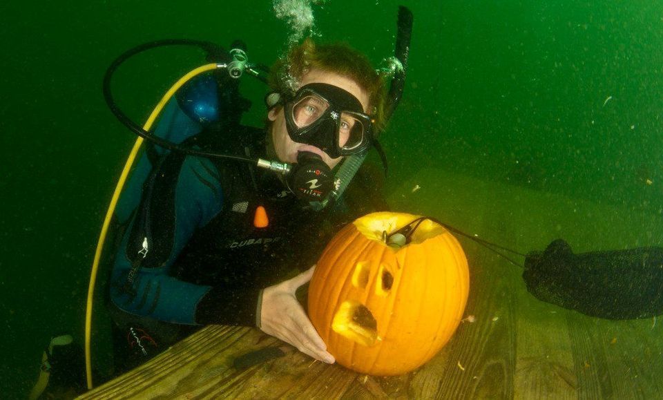 DRIS Underwater Pumpkin Carving 2022 | Haigh Quarry, Kankakee, IL ...