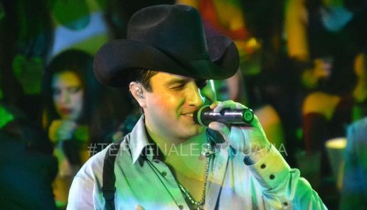 JULION ALVAREZ  en el audiorama del trompo tijuana B.C