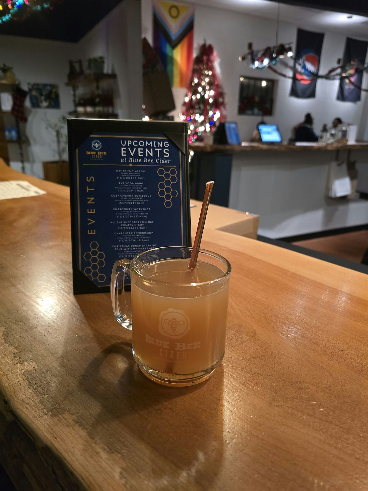 Christmas Ornament Workshop - Acrylic Paint Pour