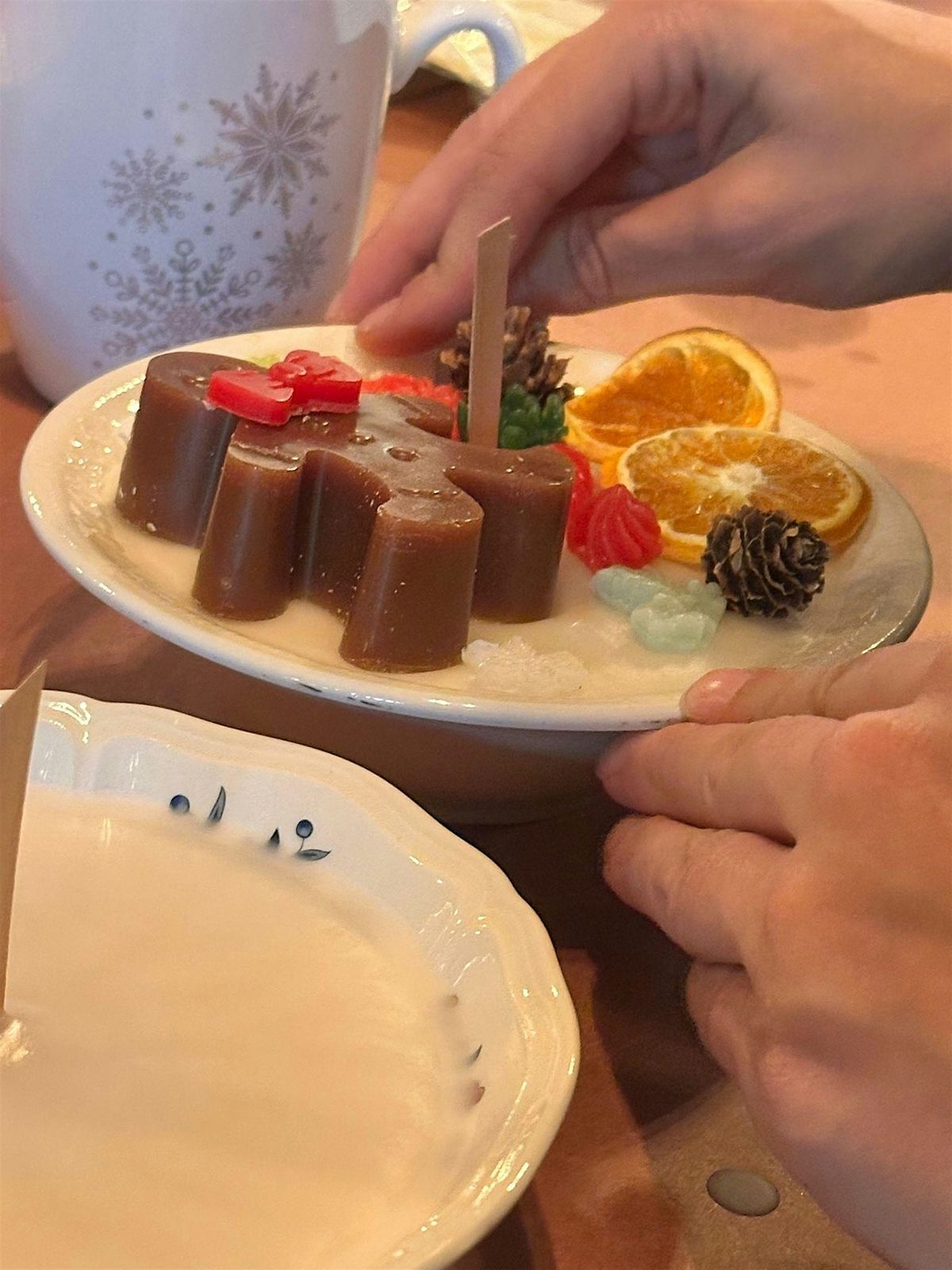 Holiday Themed Candle Class at Cafe de Paris