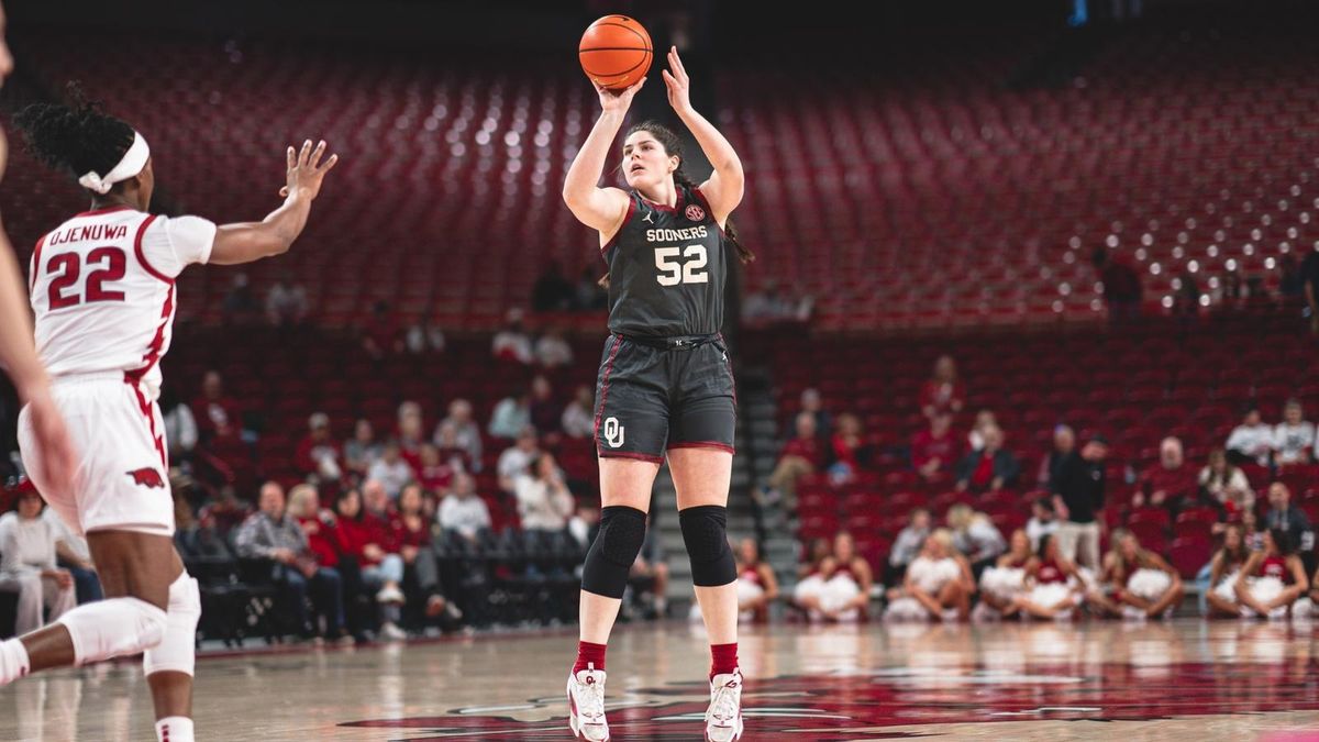 South Carolina Gamecocks at Oklahoma Sooners Womens Volleyball