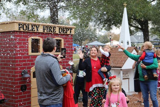 Foley Al Christmas Parade 2022 Let It Snow | Heritage Park, Foley, Al | December 4, 2021