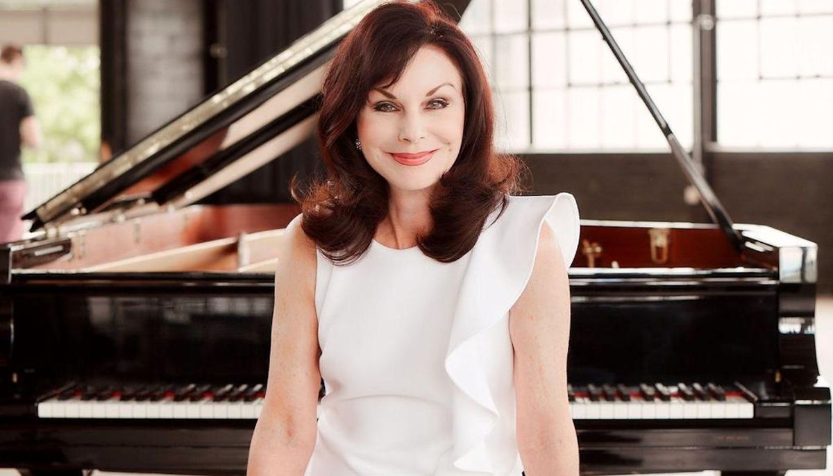 Lorie Line - Christmas at Hoyt Sherman Place