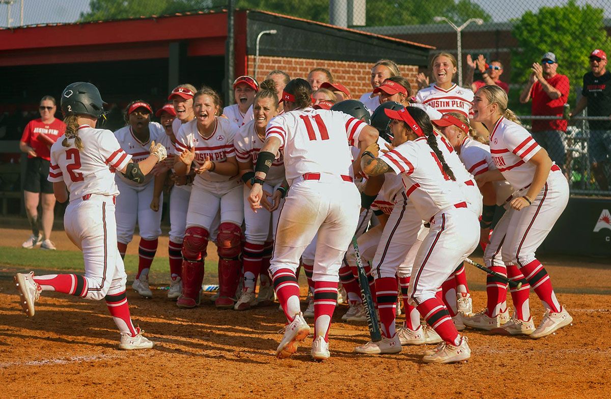 Parking Florida Gulf Coast Eagles at Austin Peay Governors Womens Basketball