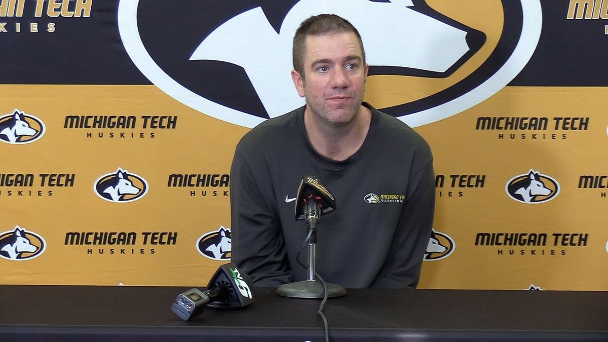 Michigan Tech Huskies at Lake Superior State Lakers Mens Hockey