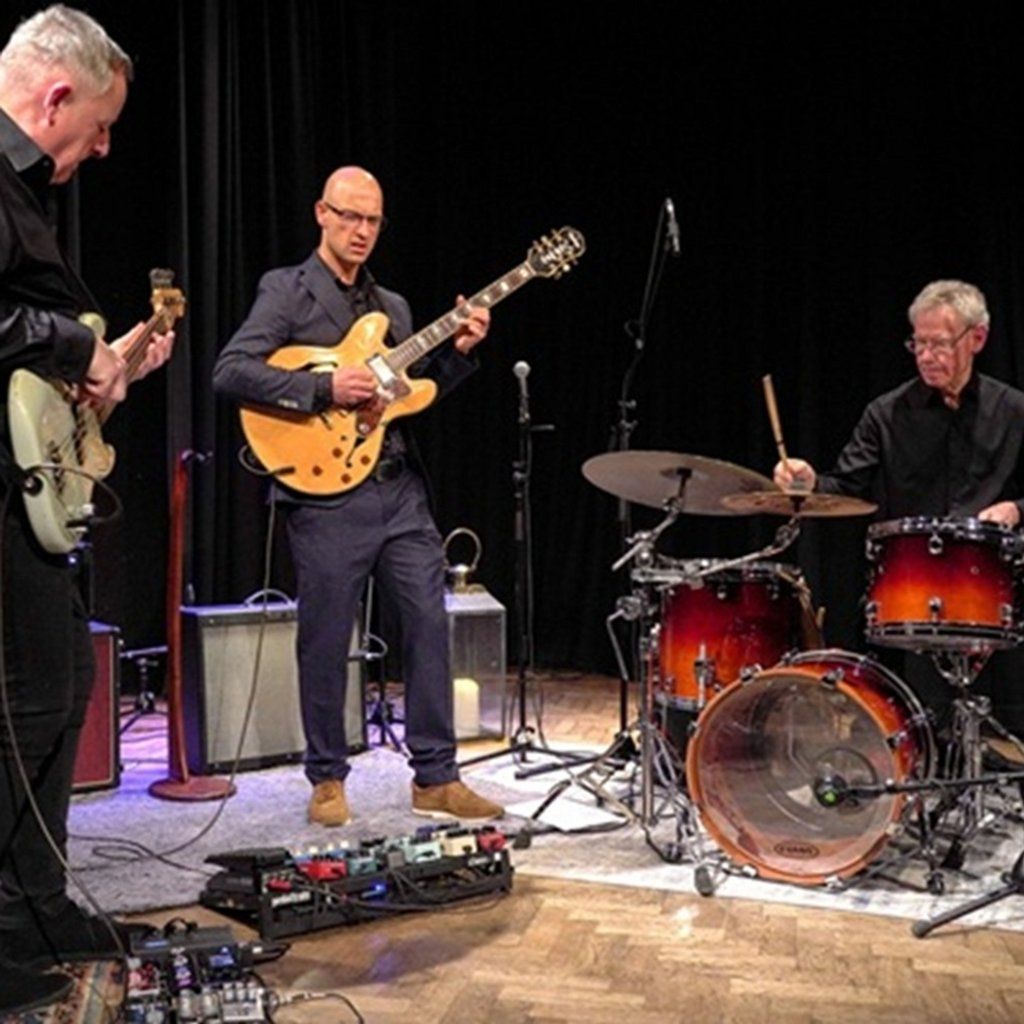 Pete Roth Trio, feat; Bill Bruford