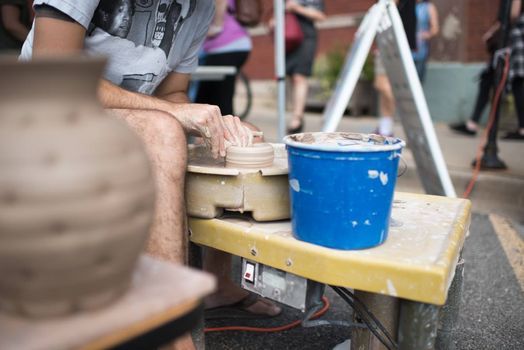 ravenswood artwalk: 19th annual tour of arts + industry 4191 n ravenswood ave, chicago, il 60613 1830, united states september 11, 2021 ravenswood artwalk: 19th annual