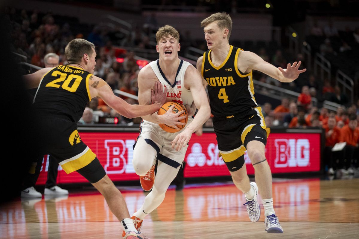 Illinois Fighting Illini at Iowa Hawkeyes Mens Basketball