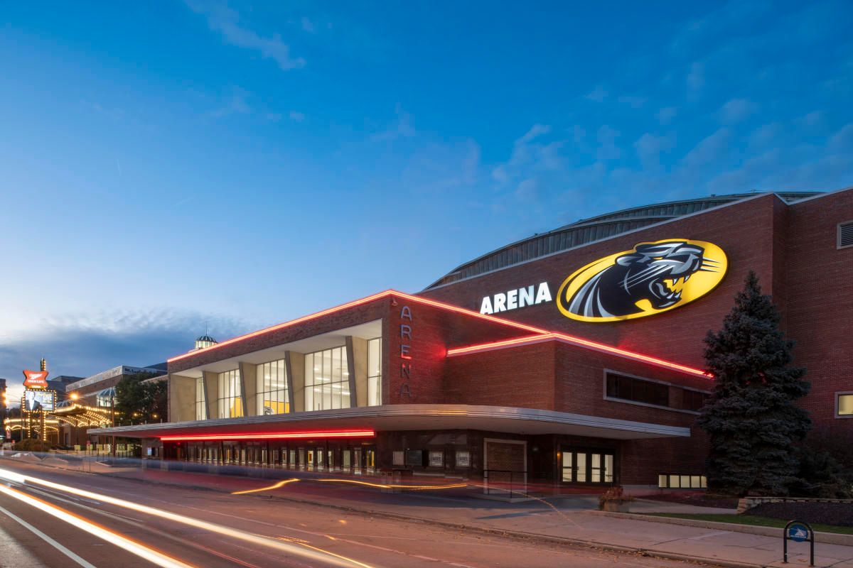 Parking Grand Rapids Griffins at Milwaukee Admirals