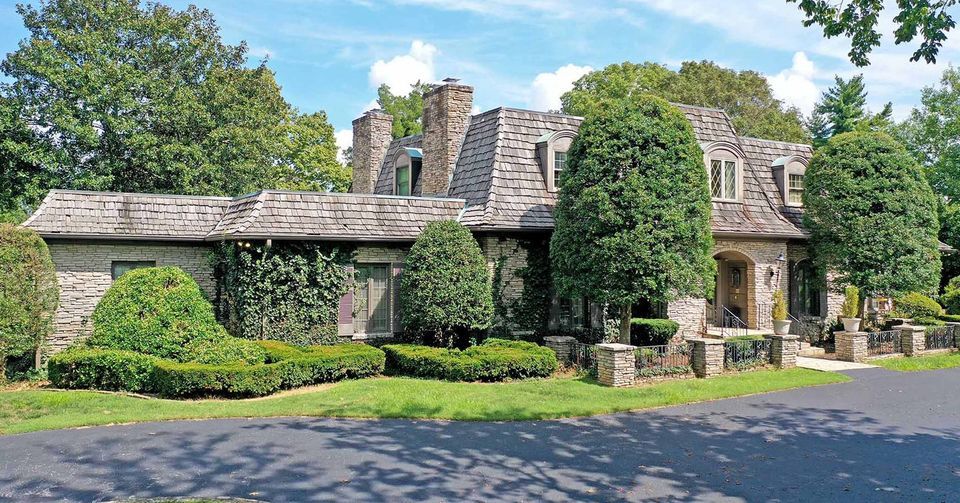 AUCTION The Covella Houchens Biggers Estate 1405 Mount Ayr Cir