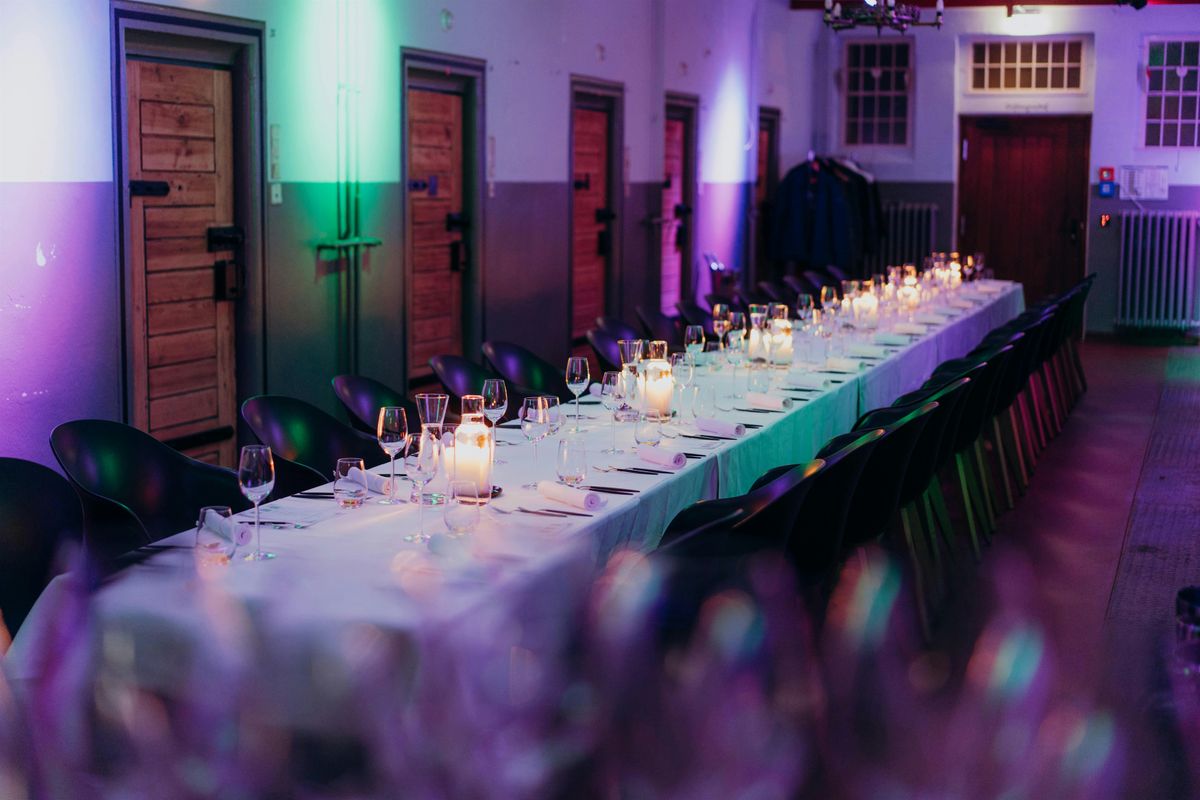 THE KNAST \u2013 Christmas Edition \u2013 Dinner im Zellentrakt