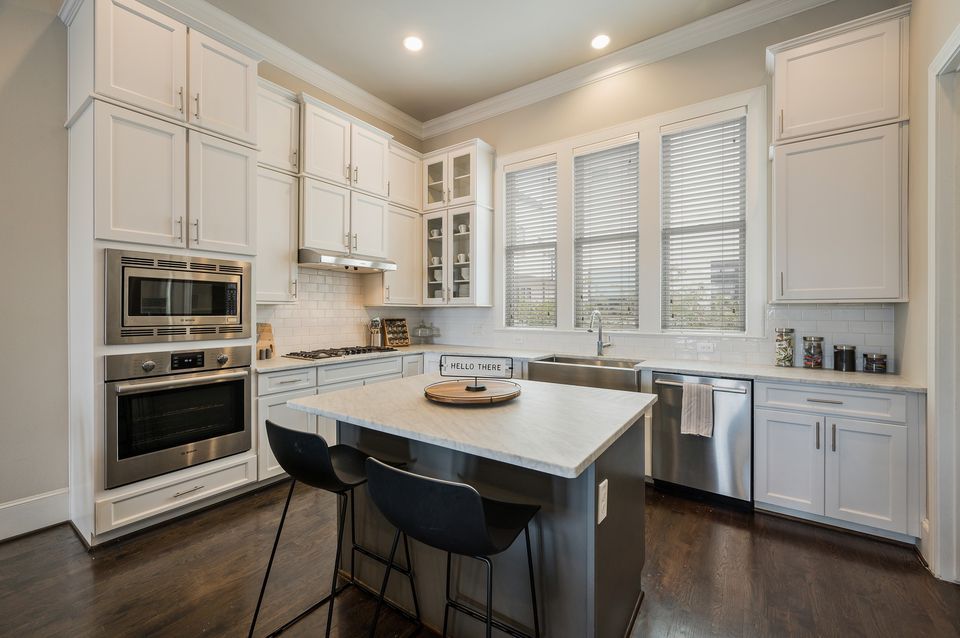 584 S Pearl Expressway, Dallas Open House 584 S Pearl Expy, Dallas