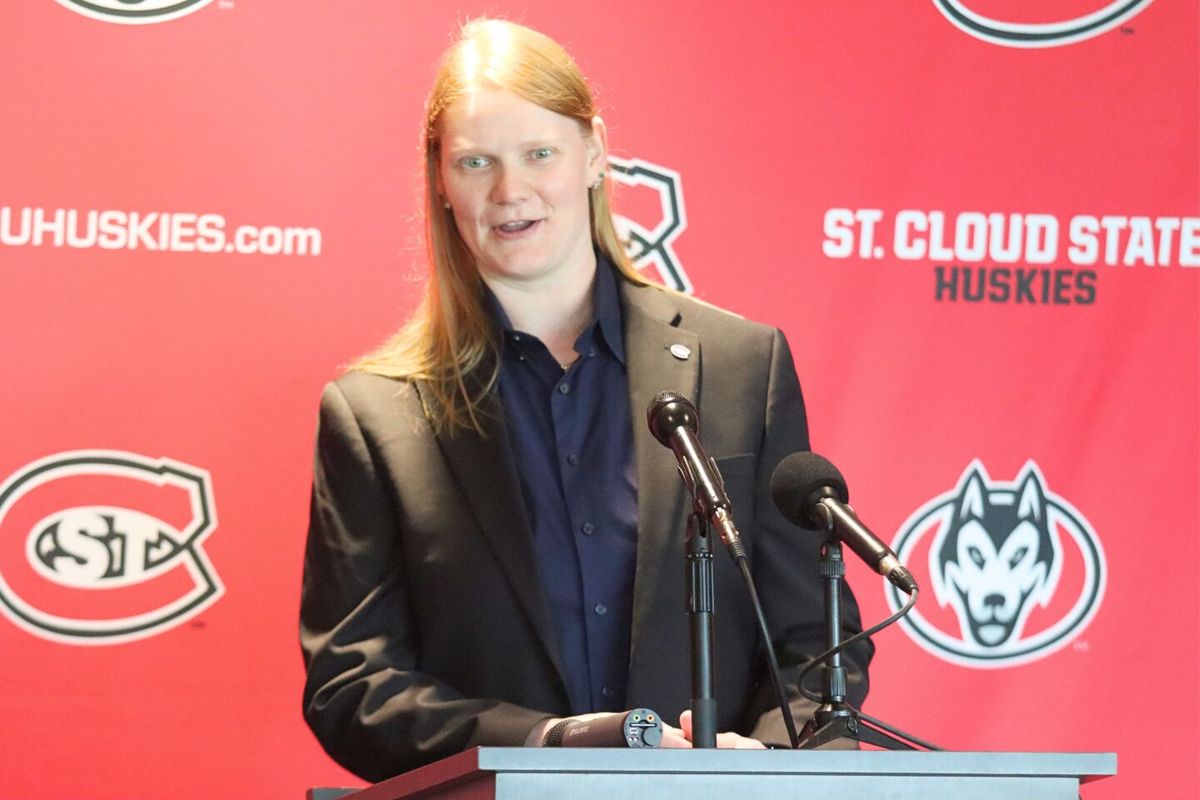 St. Cloud State Huskies at St. Thomas Tommies Womens Hockey