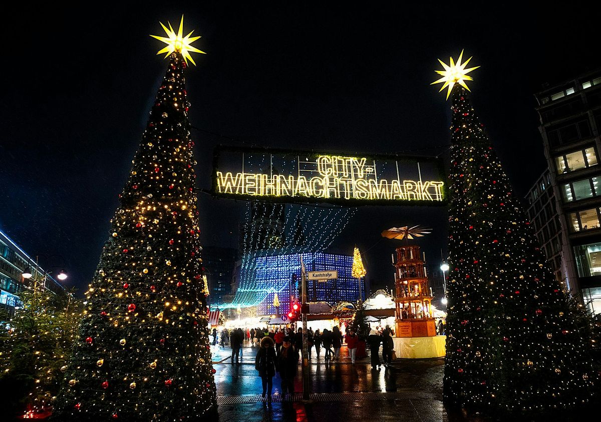 42. Weihnachtsmarkt an der Ged\u00e4chtniskirche