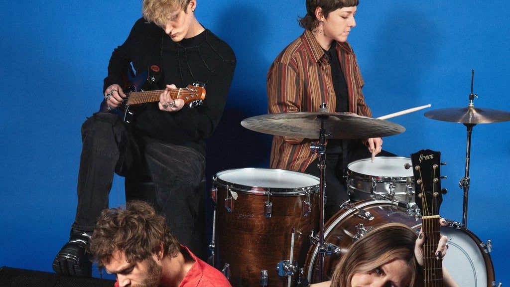 Yumi Zouma with Ducks Ltd.