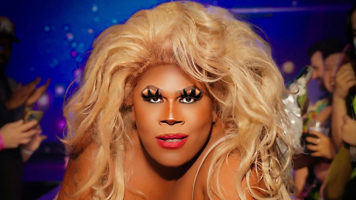 Sunday's a Drag at Starlite!