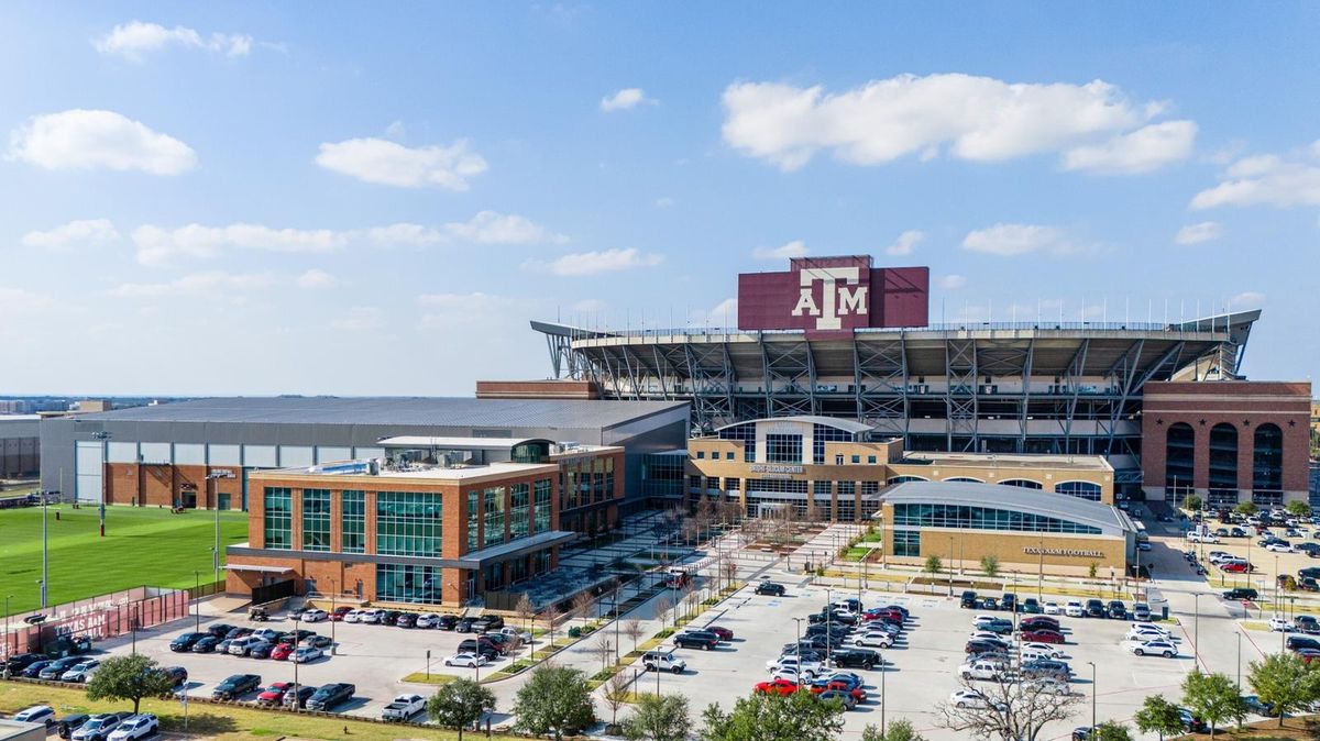 Parking Texas A&M Aggies at Utah Utes Womens Volleyball