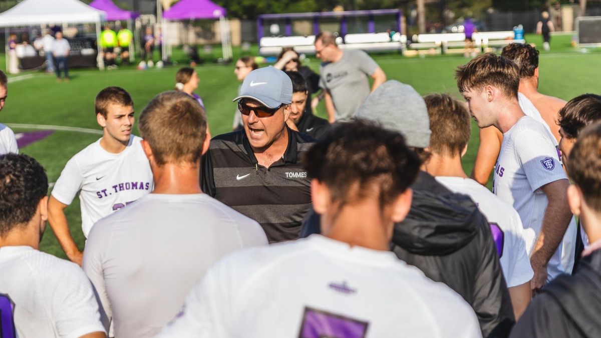 Parking St. Thomas Tommies at Kansas City Roos Mens Basketball